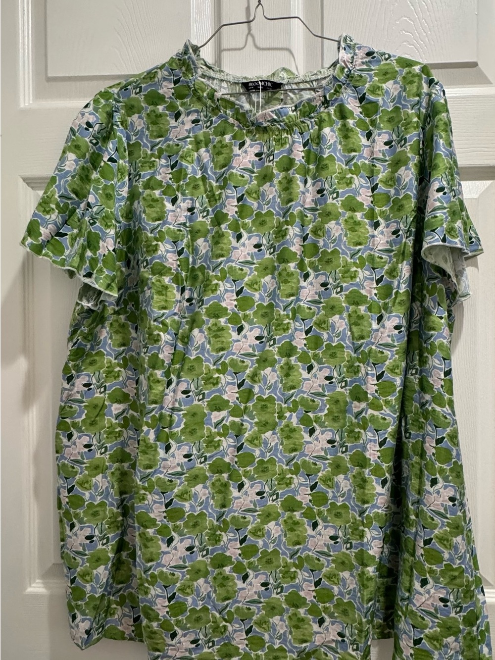 BloomChic Green Floral Short-Sleeve Men’s Shirt with Blue and Cream Accents